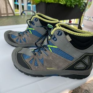 Merrelll Boys shoes, size 6.5